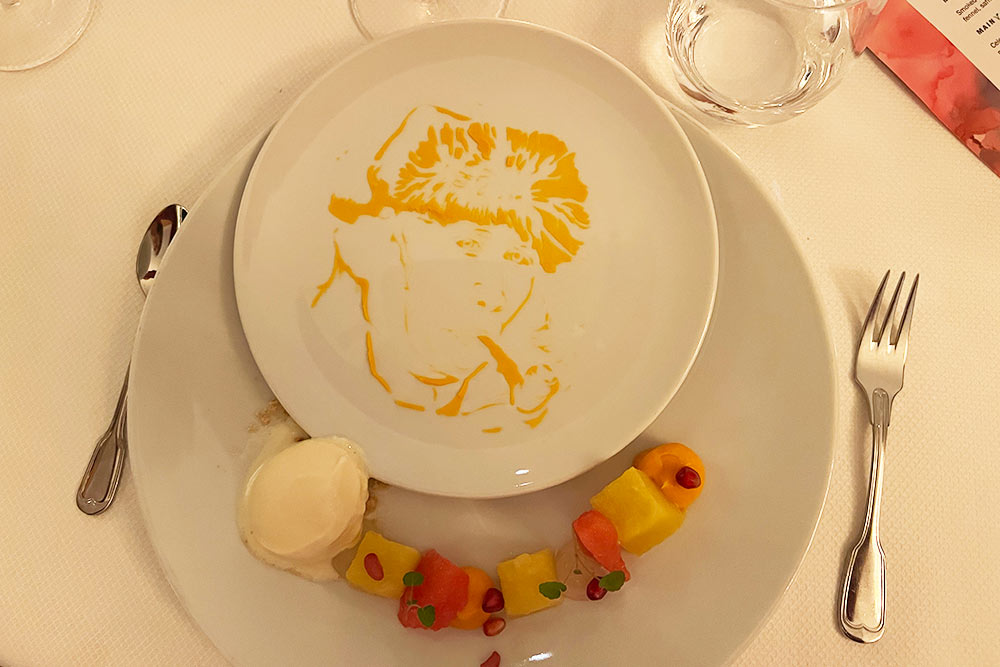 Un dessert original avec le portrait de Vincent Van Gout en accompagnement 