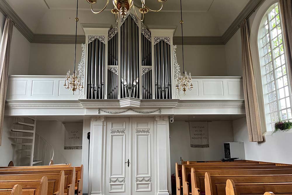 L'orgue de la petite église.