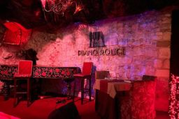 La salle de spectacle du Piano Rouge
