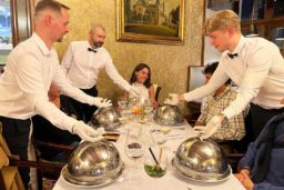 Cracovie - Restaurant le Wierzynek : Un service au top et des mets savoureux que nous avons appréciés.
