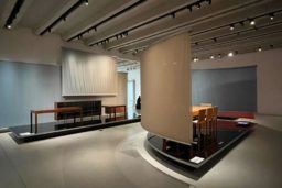 Salle du musée du Bauhaus, une présentation épurée