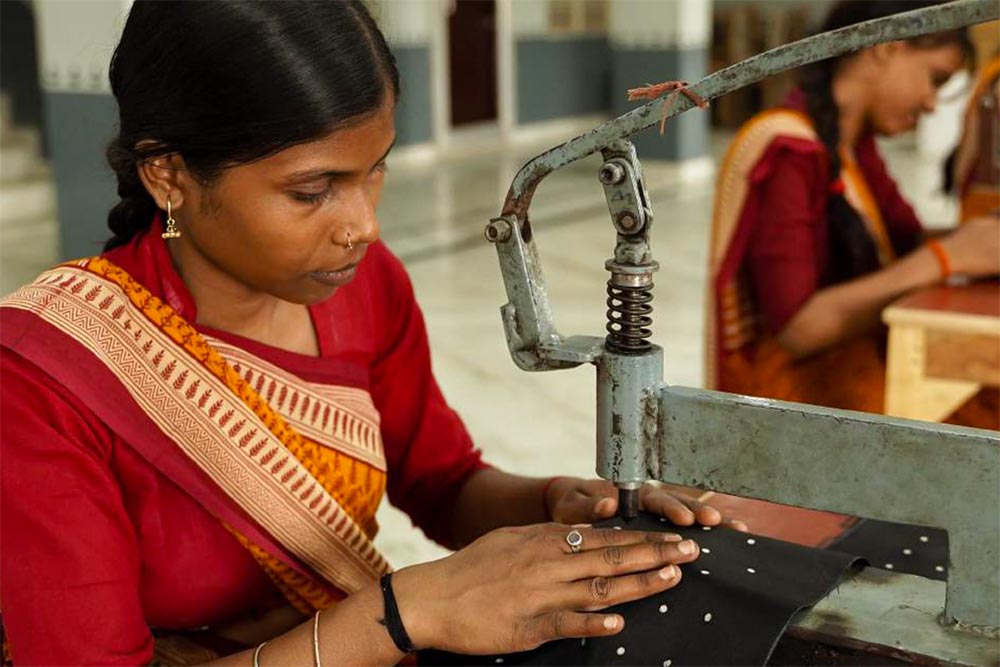 ShaktiMat - Une fabrication artisanale qui permet aux femmes de gagner leur vie.