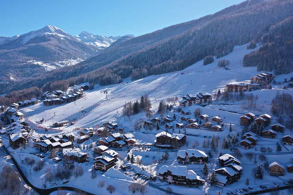 Le village de Montalbert est accessible à ski, bien sûr, mais aussi en navette gratuite de bus©Olivier Allamand)