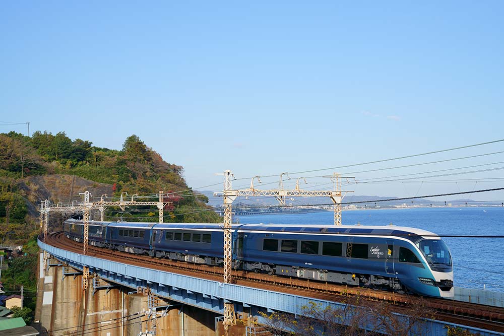 Saphir Odoriko - un train aussi beau de l'extérieur que de l'intérieur.