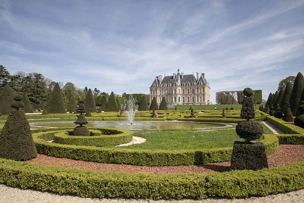  Le château, majestueux, vu du parc signé Lenôtre