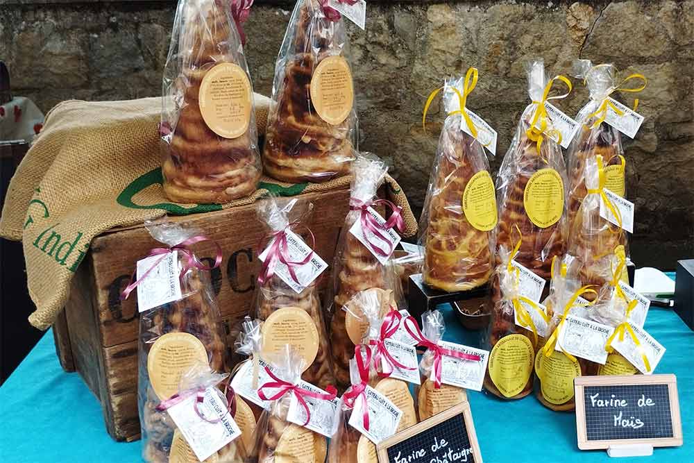 Villefranche-de-Rouergue - Les célèbres gâteaux à la broche réalisés avec plusieurs types de farine.
