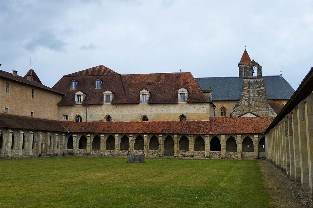 Le grand cloître était bordé d’ermitages disposant d’un jardin pour permettre aux frères chartreux de cultiver un peu et de se reposer.