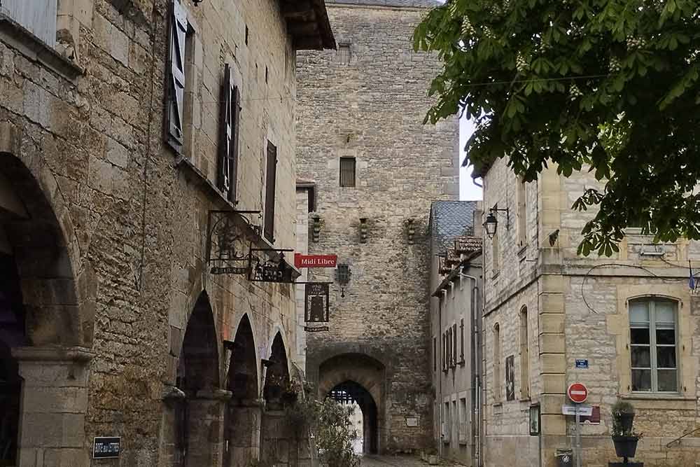 Villeneuve-d’Aveyron - La porte Soubirane