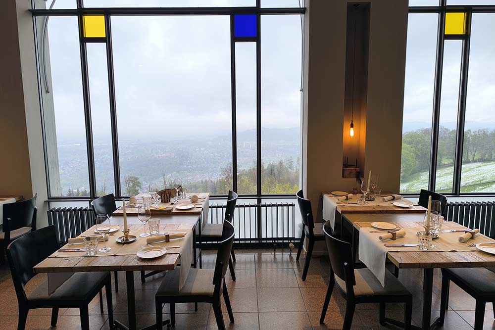 Berne - Dans l’ancien hôtel au sommet de la montagne Gurten, de beaux restaurants.