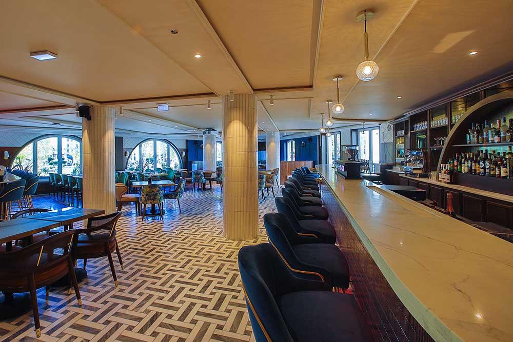 O'Sullivans - Un magnifique carrelage, des matériaux nobles pour le bar et tous les agencements du premier étage.