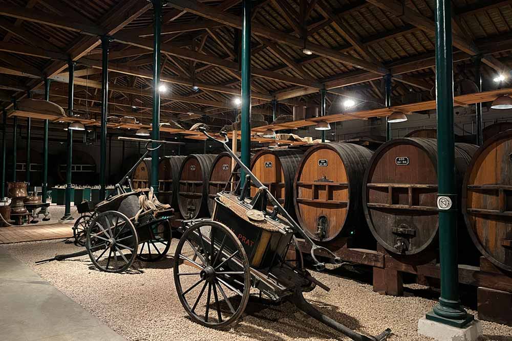 La fabrique de vermouth Noilly Prat (Marseillan