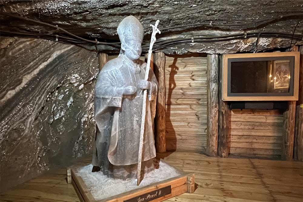 Une statue de sel du Pape Jean-Paul II.