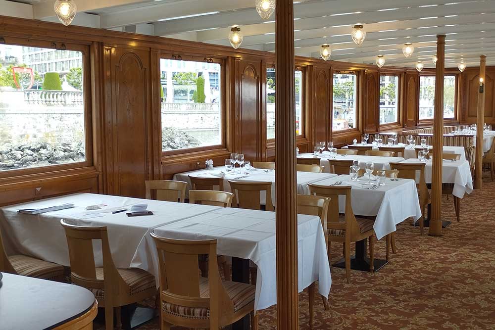 Une des salles à manger du  « Savoie ». Comptez 72 FS (72 €) pour le menu du chef (amuse-bouche, entrée, plat et dessert).