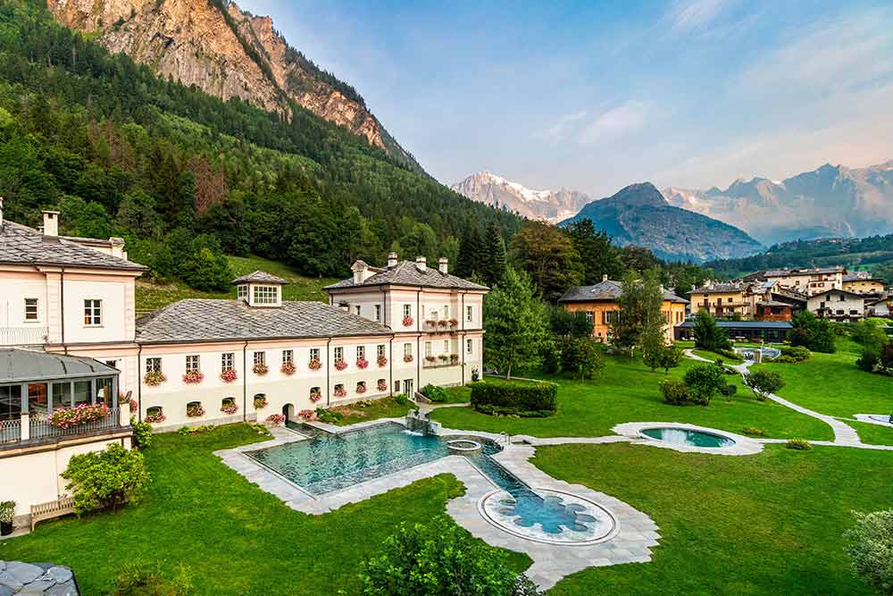 Les Thermes de Pré Saint-Didier, dans un ancien casino transformé et agrandi, proposent toutes sortes de bains avec une large gamme de soins. 