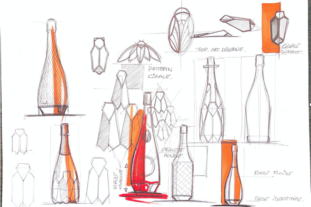 Les bouteilles à facettes qui évoquent les ailes translucides de la cigale.