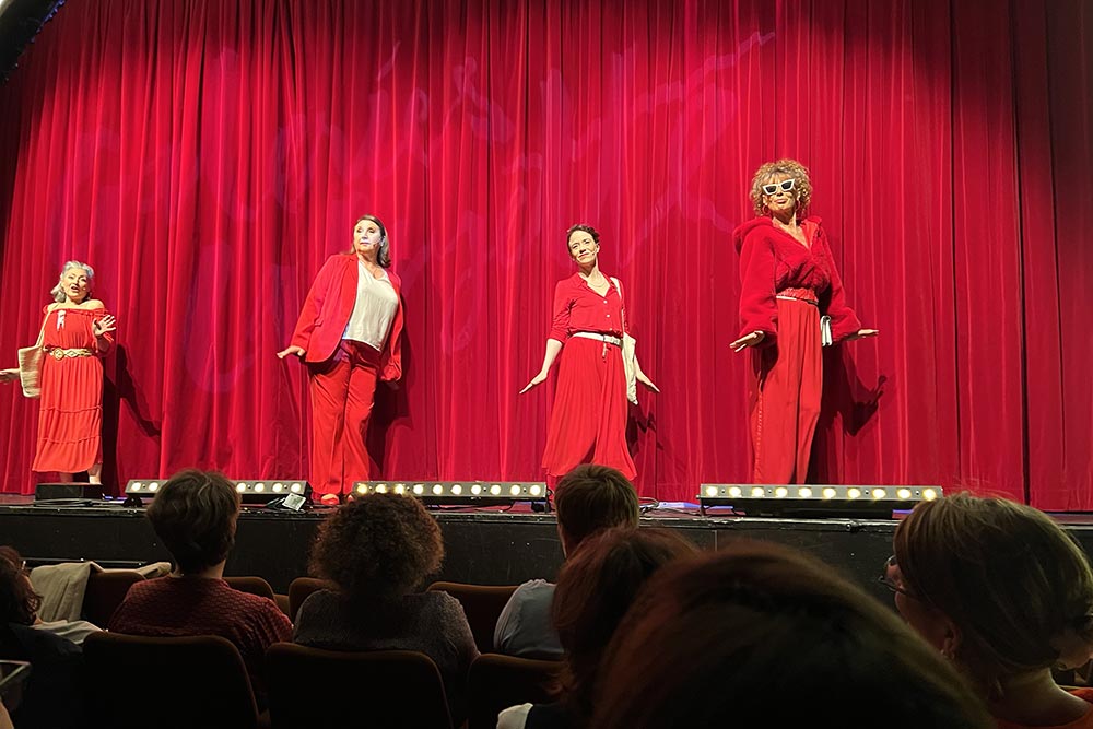 Ménopause - Un début de spectacle tonique.