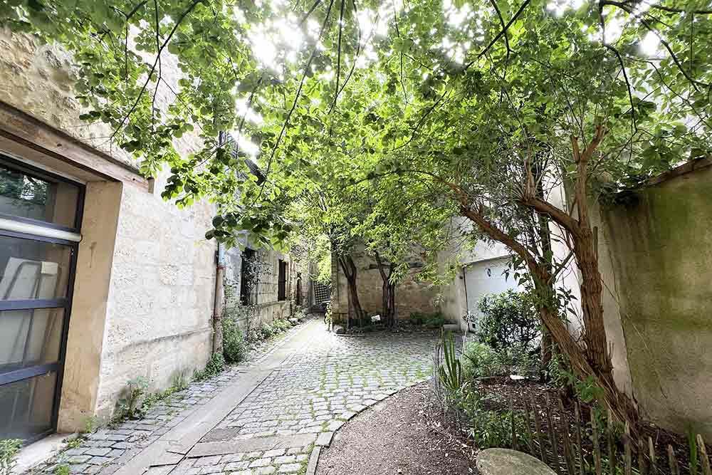 Bordeaux - une rue tranquille aux Chartrons.