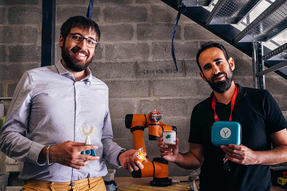 Les créateurs de la brosse à dents Y-Brush, Christophe Cadot et Benjain Cohen. 