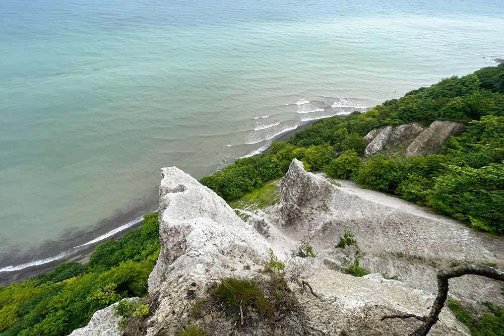 Deux pointes de rocher figurant sur la toile de Friedrich Falaises de craie sur l’île de Rügen (Rügen)