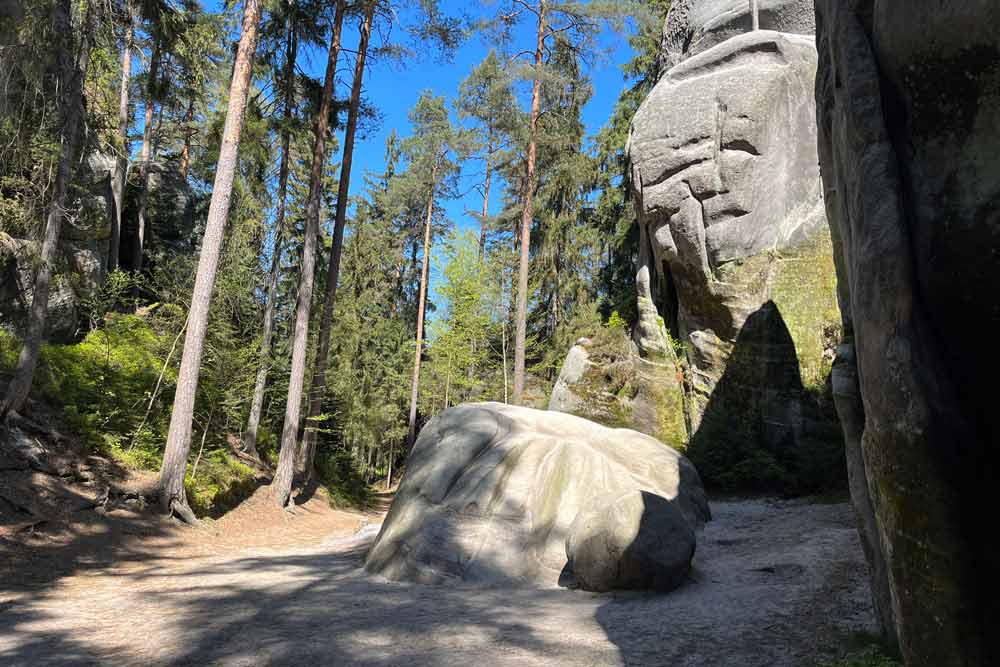 Hradec Králové - Rochers polis par la mer (Adrspach-Teplice)