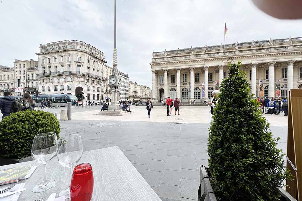 Quel bonheur de déjeuner face à l'Opéra de Bordeaux.