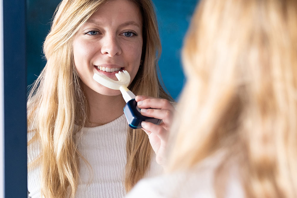 Y-brush - les dents sont brossées simultanément.