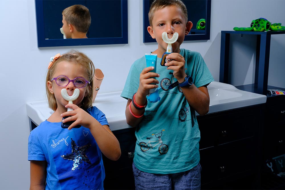 Y-Brush - Les enfants ont une brosse à dents à leur taille.