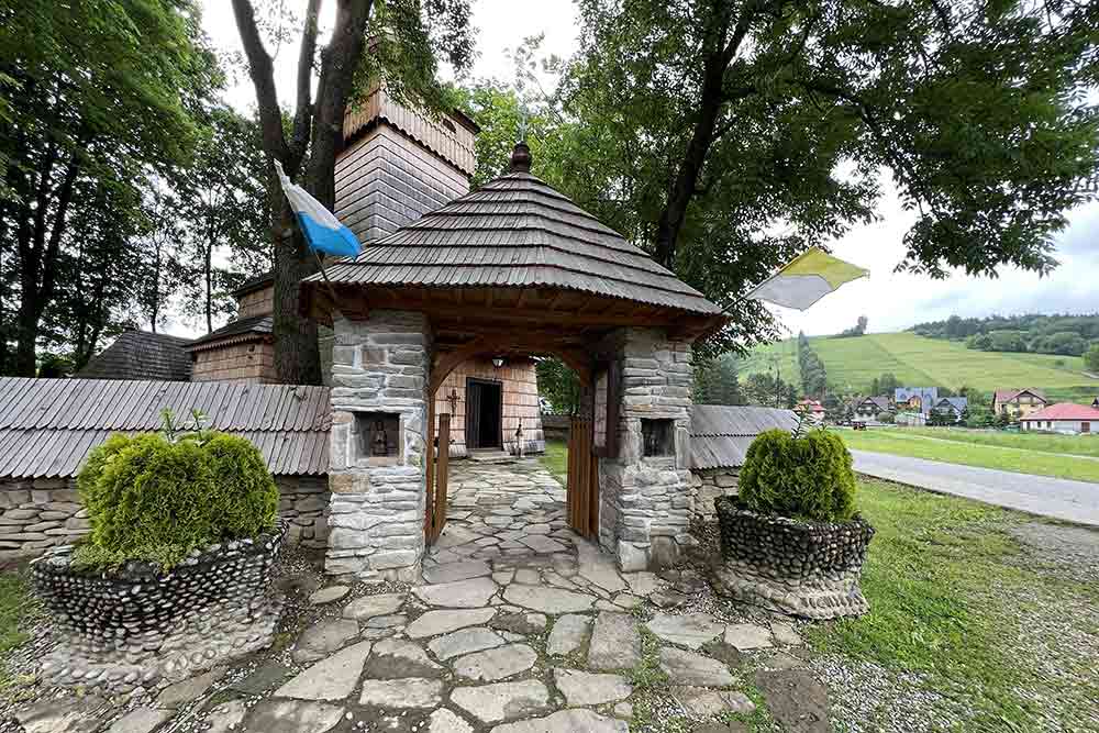 Eglises en bois - Eglise St Jacques le Mineur à Powroznik, la plus ancienne église orthodoxe des Carpates polonaises.