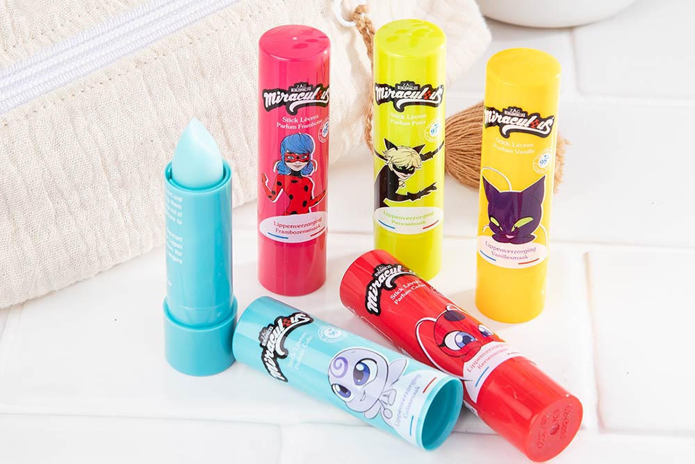 Miraculous - Des sticks lèvres que les enfants vont aimez utiliser.