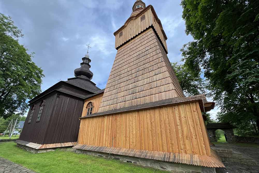 L’Eglise orthodoxe Greco-catholique Sainte Paraskeva à Kwiatoń : elle est construite en trois parties.