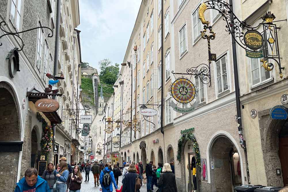 Salzbourg - La Getreidegasse et ses nombreuses enseignes