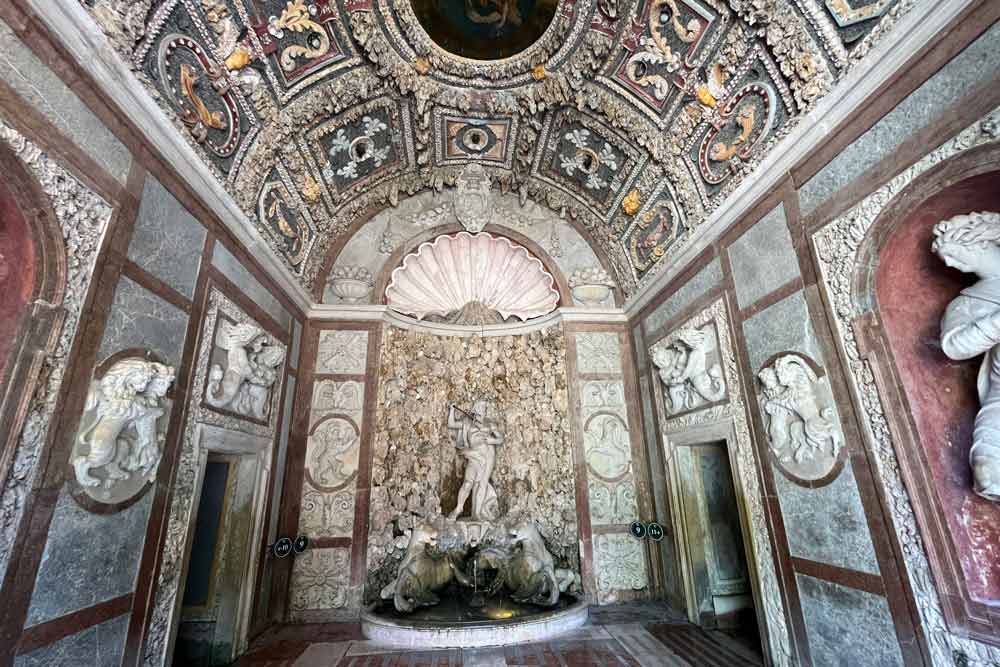 Fontaine mythologique (Jardins d’Hellbrunn).