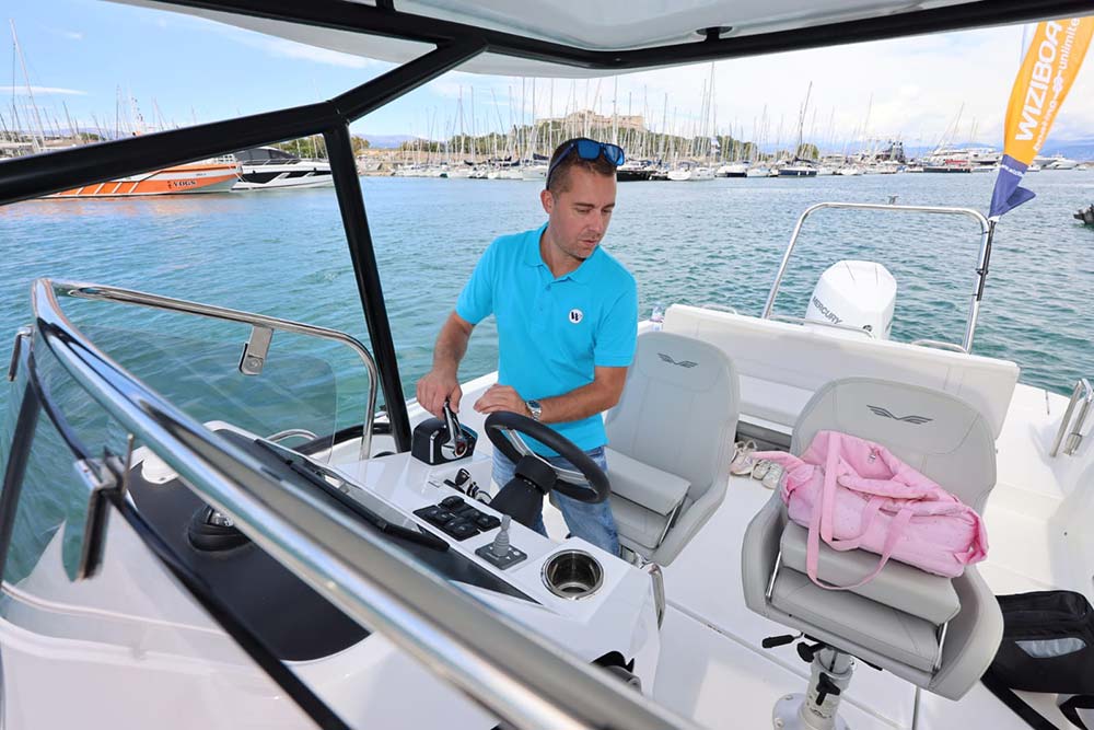 Wiziboat - des bateaux simples à conduire.