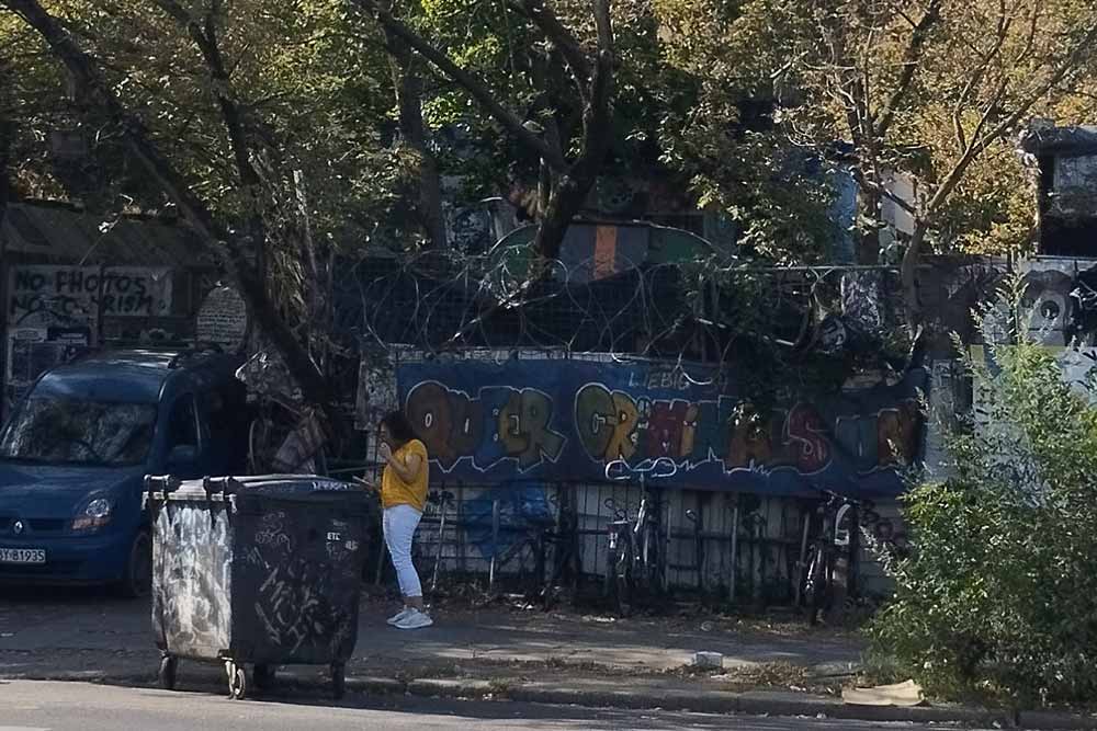 Dans les anciens immeubles abandonnés puis squattés les touristes ne sont pas toujours les bienvenus.