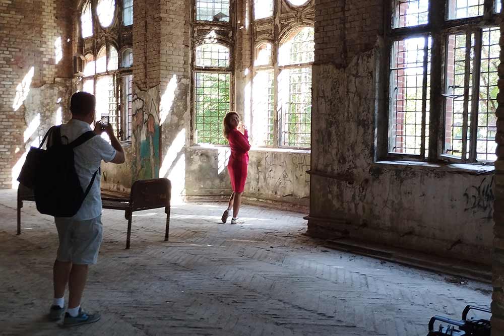 Berlin - Les ruines servent régulièrement de cadre pour des photos.