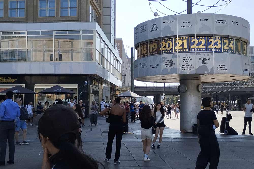 L’Alexanderplatz est un pôle d’échanges entre les parties est et ouest de Berlin.