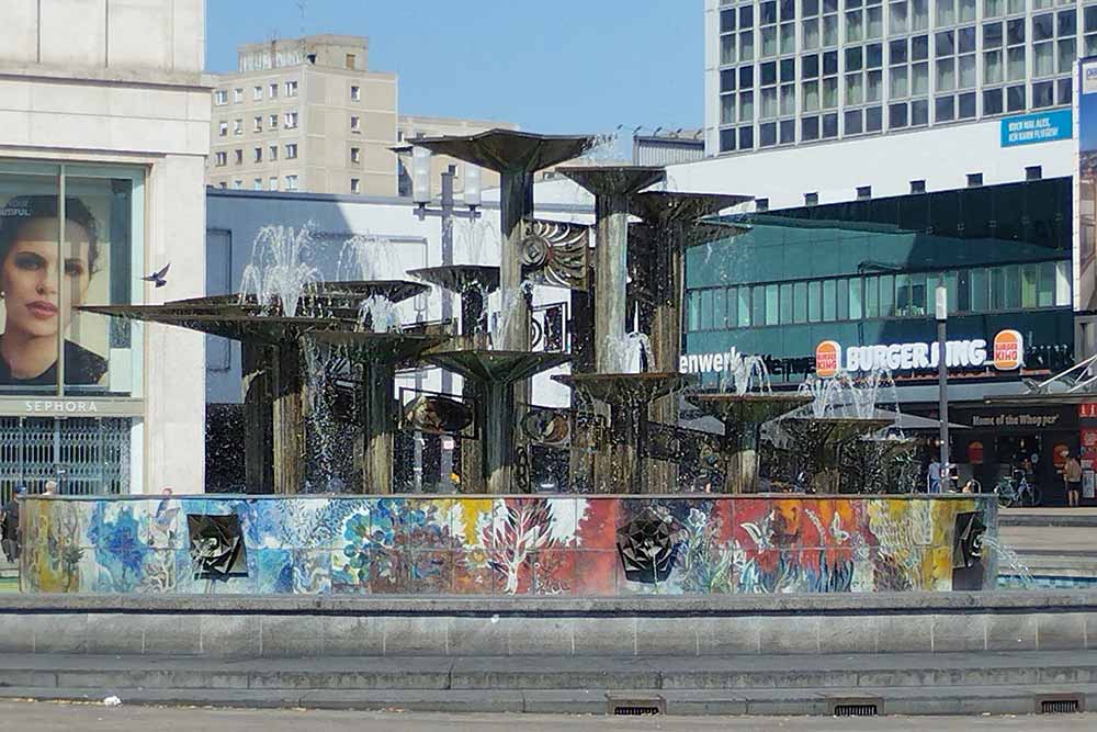 Berlin - est une ville extrêmement urbanisée, particulièrement autour d’Alexanderplatz. 