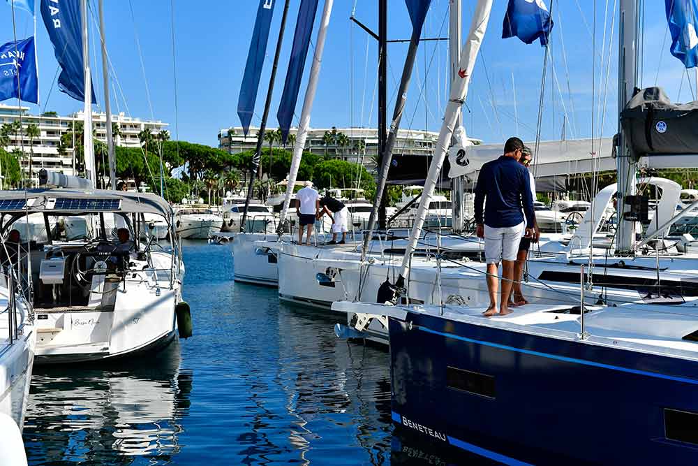 Les visiteurs sont nombreux au Port Canto.