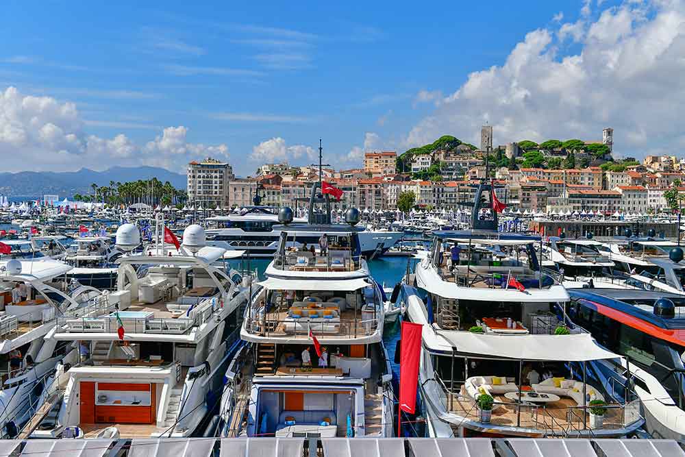 Salon Nautique - De deux à trois étages pour ces yachts de luxe.