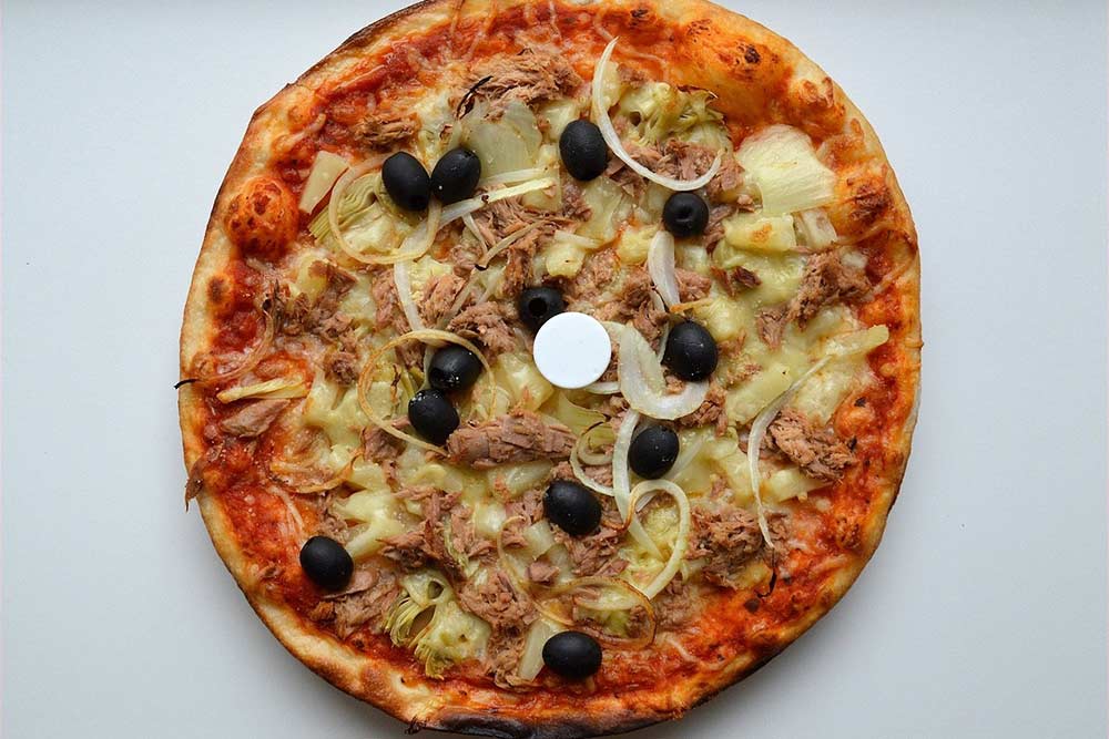 La pizza se prête à toutes sortes de compostions avec du poisson.