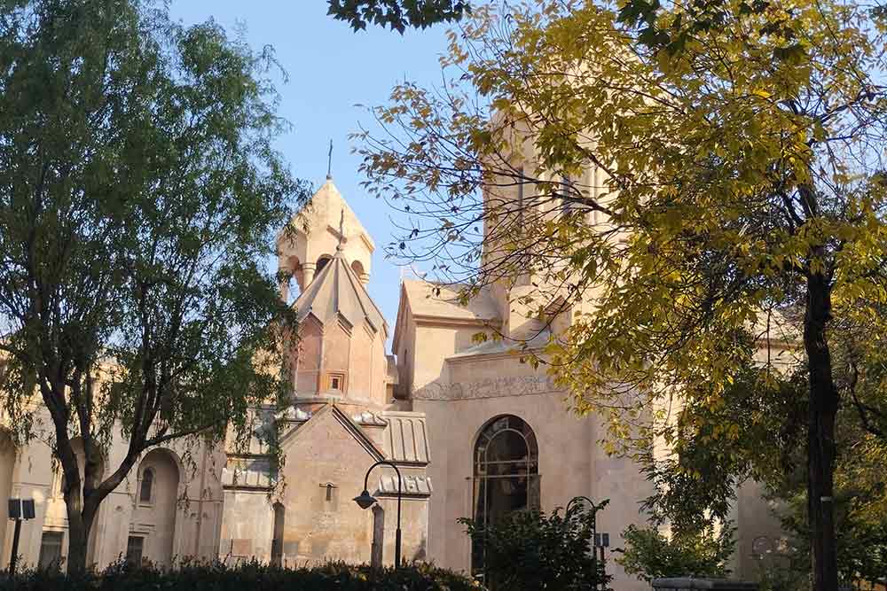 L’église de Saint- Astvatsatsin Kathoghike.