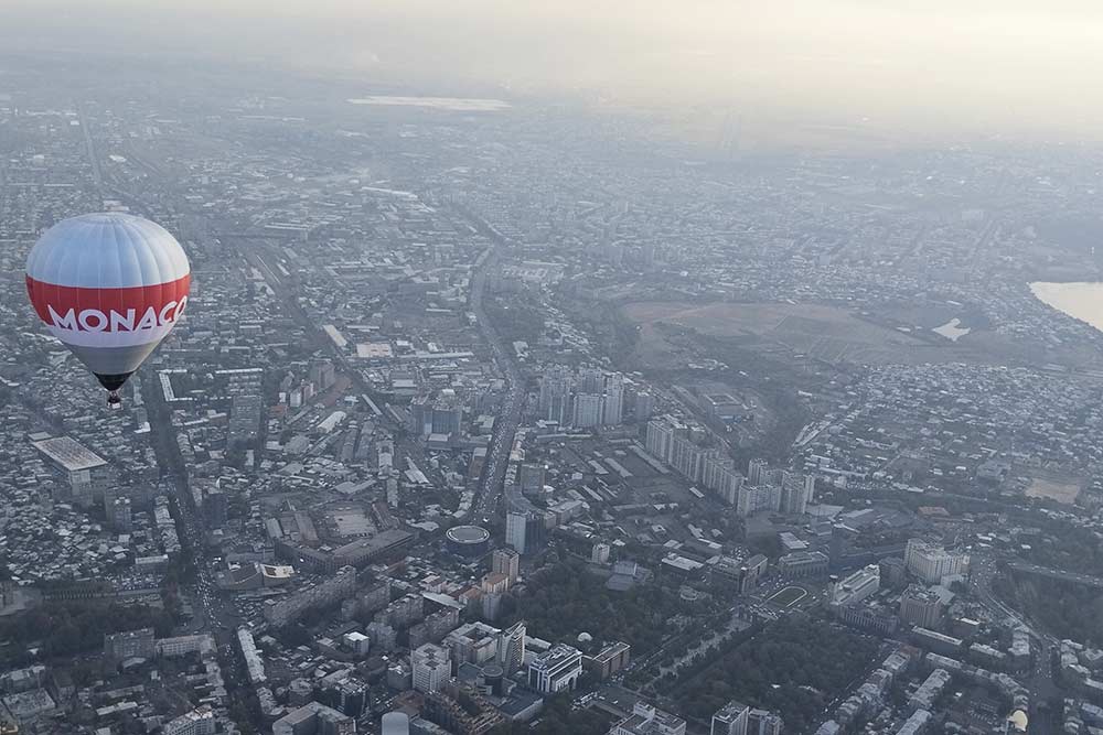 Arménie - Depuis le ciel, Erevan dévoile la grandeur de ses bâtiments.