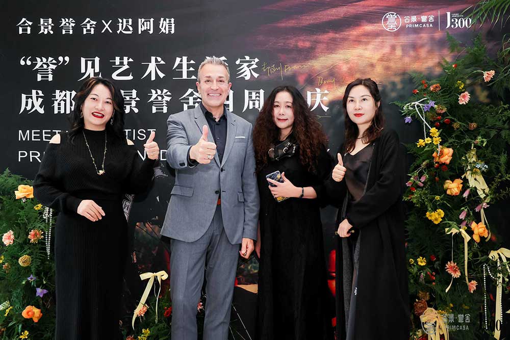 Alain Lancelot présente son livre lors de l’anniversaire du luxueux hôtel Primcasa de Chengdu devant un parterre d’invités plus intéressé par les paillettes et les receptions mondaines que la sophrologie ou le Shinrin Yoku.