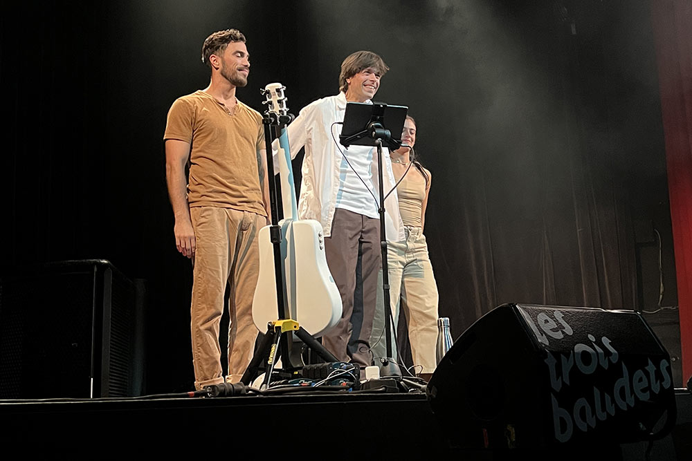 Le trio remporte un triomphe 