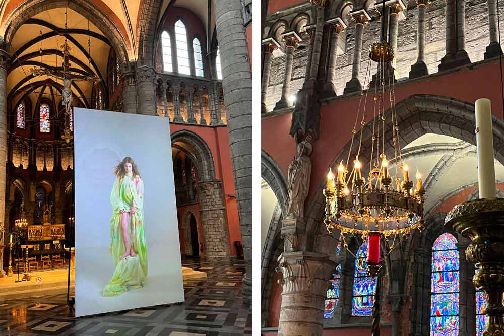 L’église de Notre-Dame de Pamele avec, à gauche, une vidéo de Live Blancquaert. Et à droite, un lustre finement ciselé.