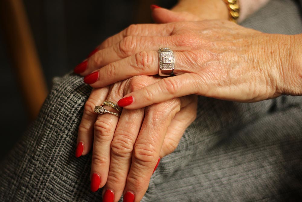 ADN - Vos ongles ont besoin de vitamines et autres actifs pour rester en bonne santé.