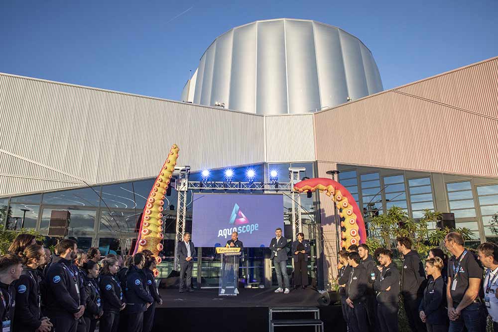  L’heure des discours arrive avec une haie d’honneur composée des équipes techniques de l’Aquascope.