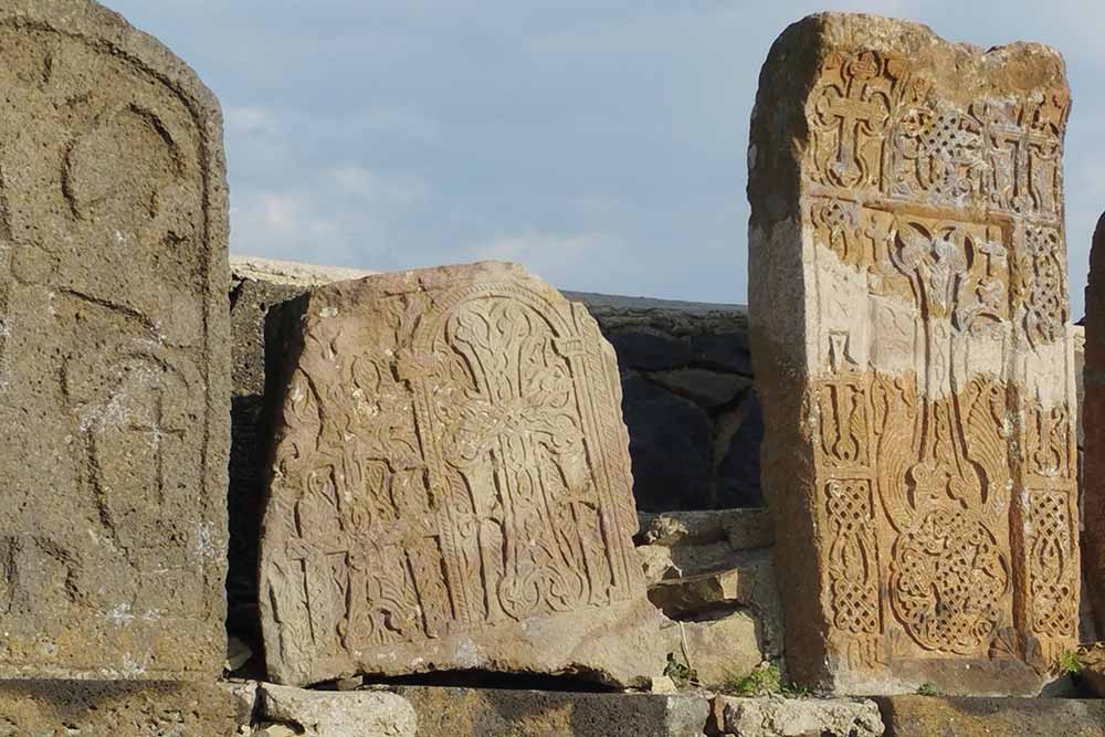 Depuis 2010, l’art du khatchkar, dont chaque pièce est unique, figure sur la liste du patrimoine culturel immatériel de l’humanité de l’Unesco.