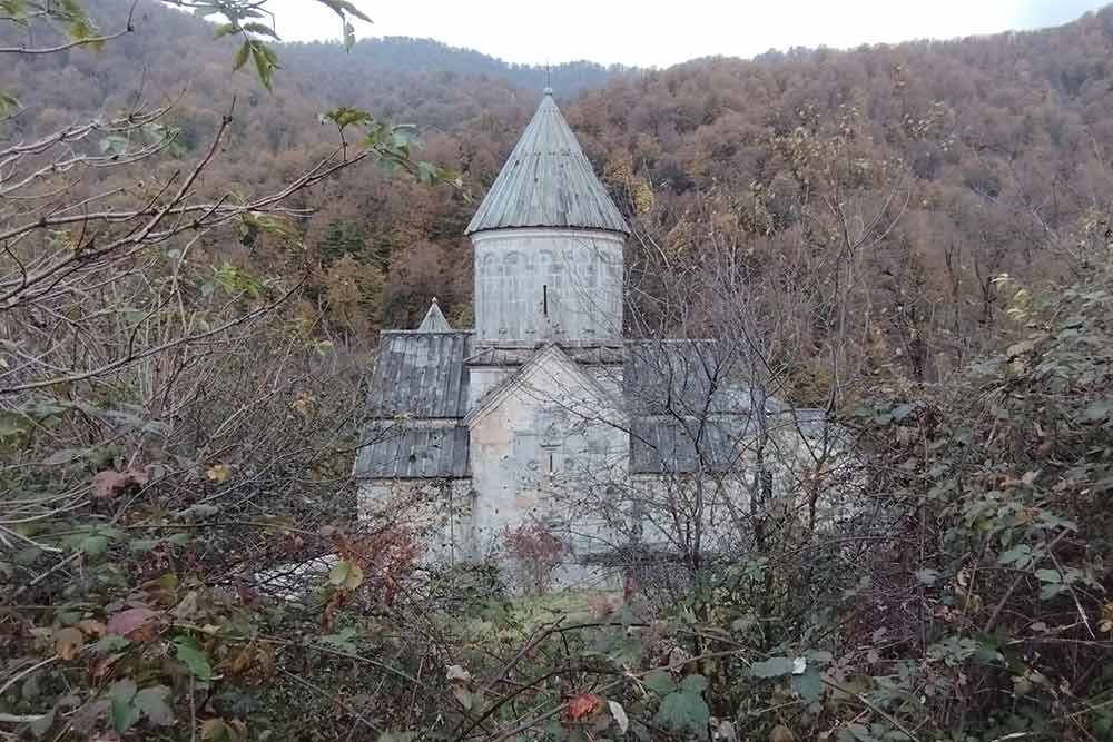 Le monastère de Haghartsin est dissimulé par les forêts alentours.