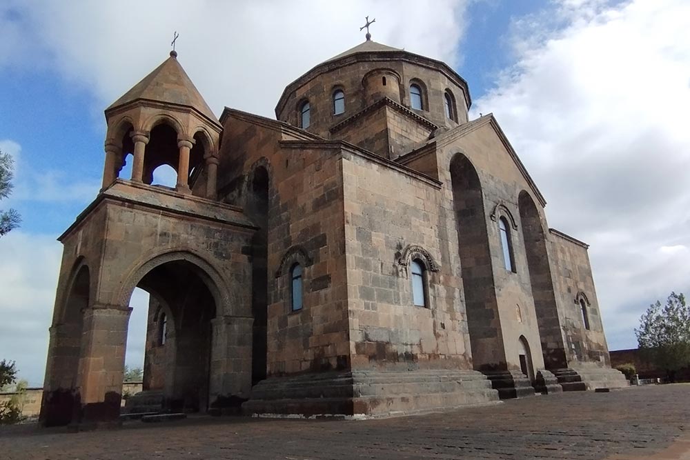 Monastère -L’église de Sainte-Hripsimé est classée au patrimoine mondial de l’humanité.